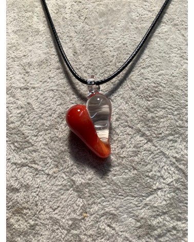 Pendentif Cœur transparent et rouge.